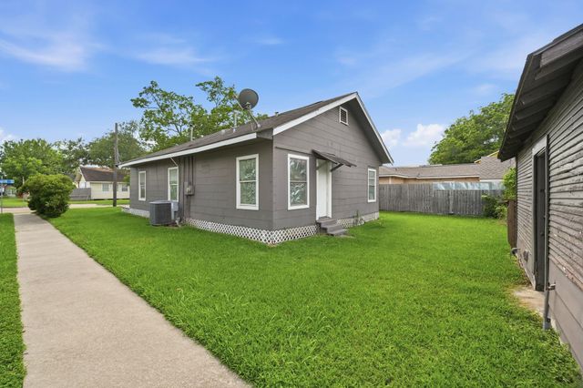 204 W Murrill Street, Baytown, TX 77520