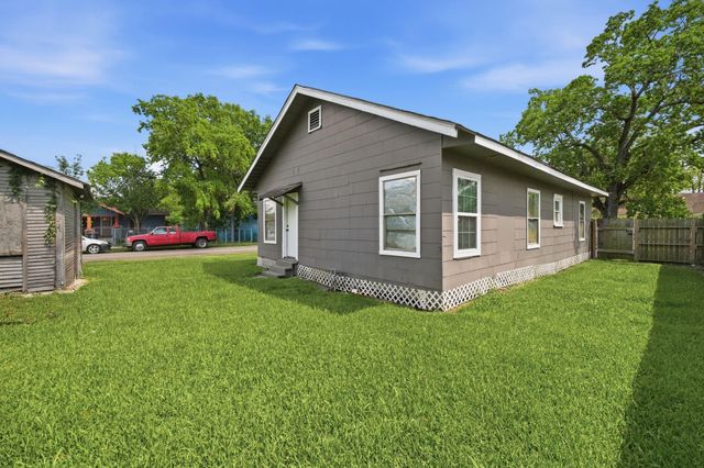 204 W Murrill Street, Baytown, TX 77520