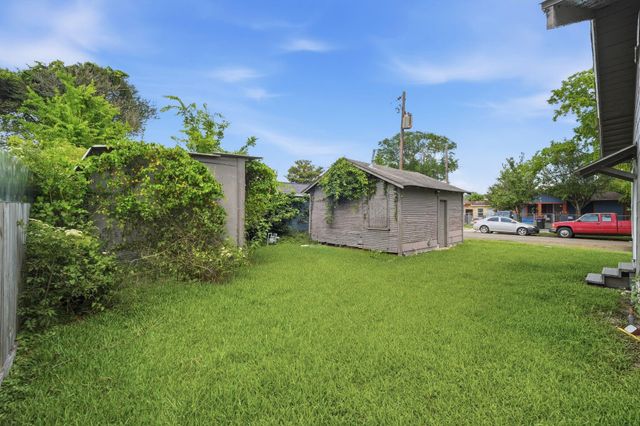 204 W Murrill Street, Baytown, TX 77520
