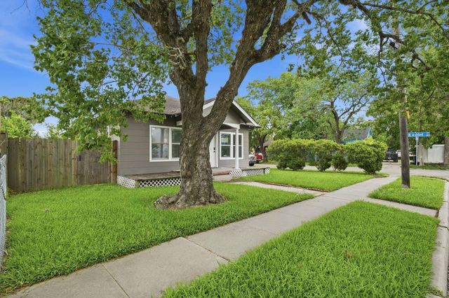 204 W Murrill Street, Baytown, TX 77520