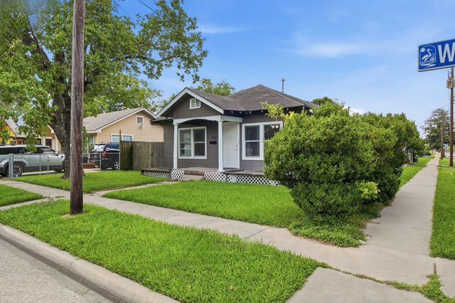 204 W Murrill Street, Baytown, TX 77520