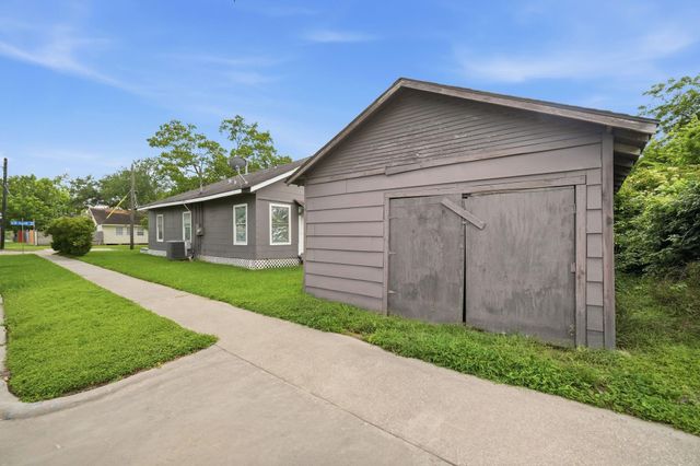 204 W Murrill Street, Baytown, TX 77520