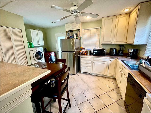 1517 S Saint James Boulevard, Evansville, IN 47714