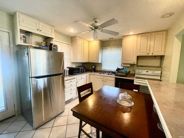 1517 S Saint James Boulevard, Evansville, IN 47714