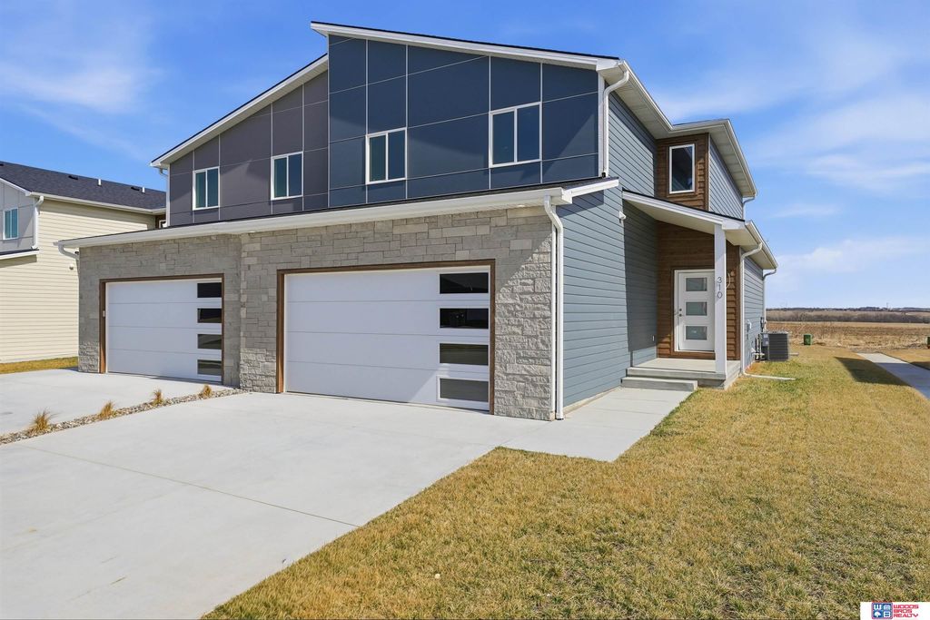 310 N 105th Street, Lincoln, NE 68527