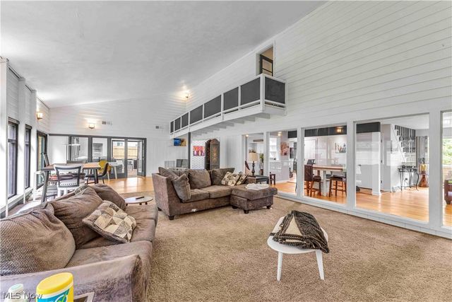 607 Castle Boulevard, Akron, OH 44313