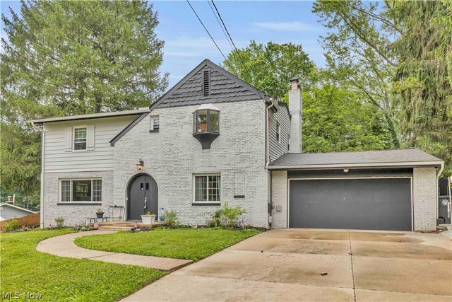 607 Castle Boulevard, Akron, OH 44313