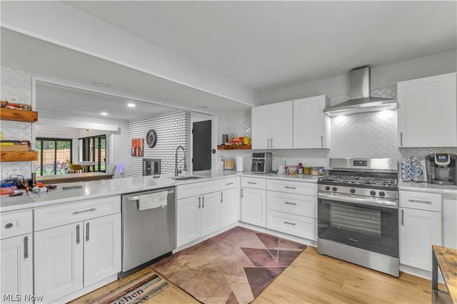 607 Castle Boulevard, Akron, OH 44313