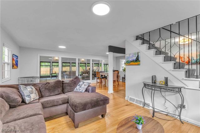 607 Castle Boulevard, Akron, OH 44313