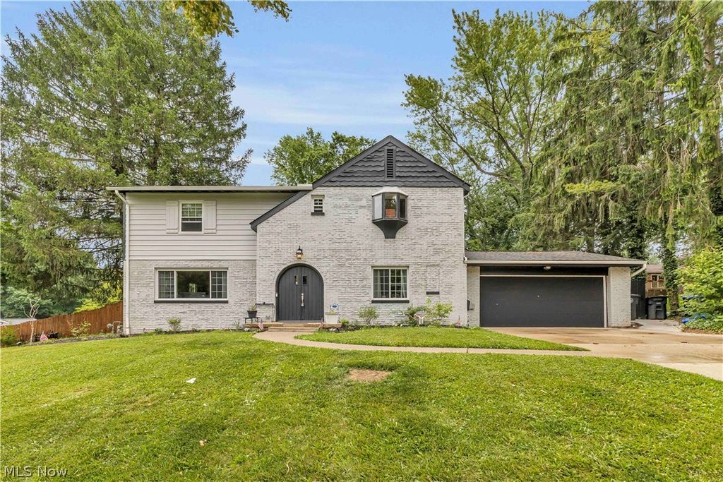 607 Castle Boulevard, Akron, OH 44313