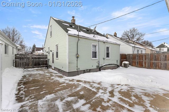 893 Cora Street, Wyandotte, MI 48192