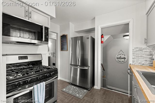 893 Cora Street, Wyandotte, MI 48192