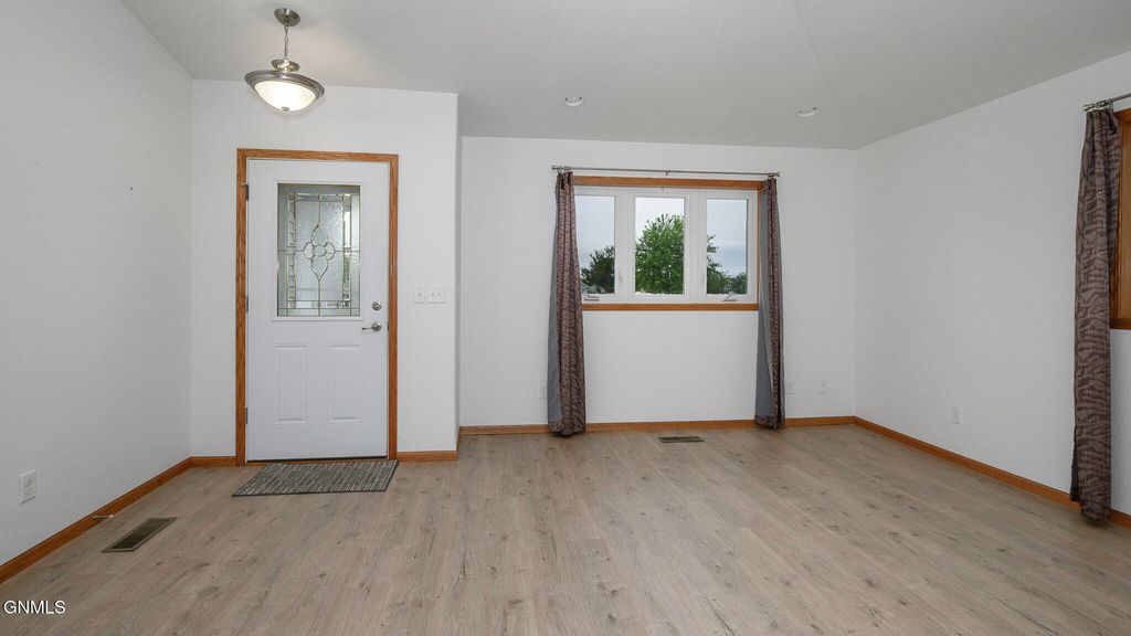 3433 Nebraska Drive, Bismarck, ND 58503 photo 2