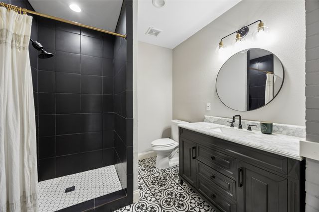 502 Featherston Street, Cleburne, TX 76033