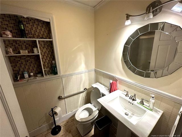 202 N Edinborough Street, Red Springs, NC 28377