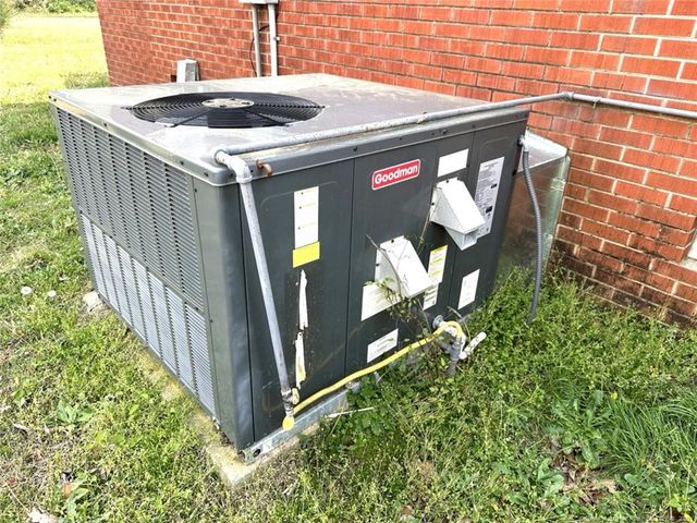 202 N Edinborough Street, Red Springs, NC 28377