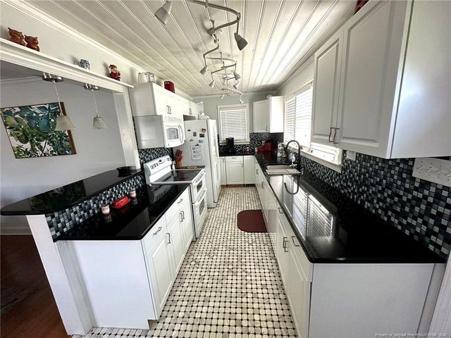 202 N Edinborough Street, Red Springs, NC 28377