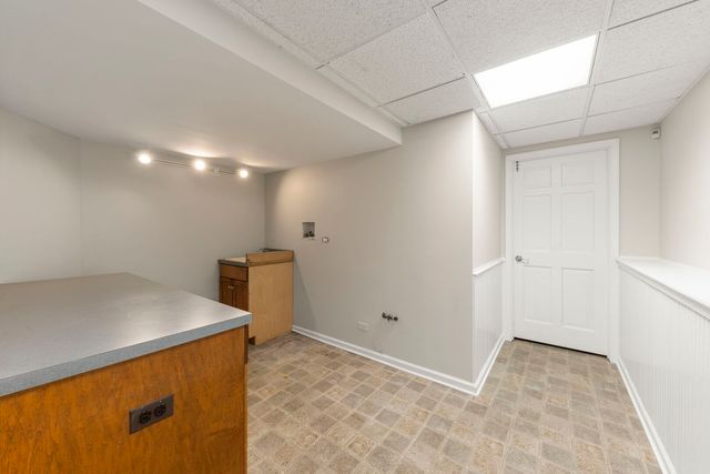126 Stableford Drive, Glen Ellyn, IL 60137