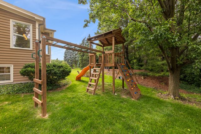 126 Stableford Drive, Glen Ellyn, IL 60137
