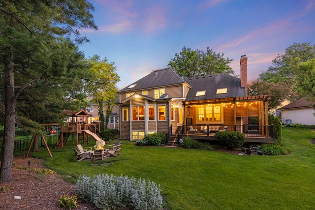 126 Stableford Drive, Glen Ellyn, IL 60137