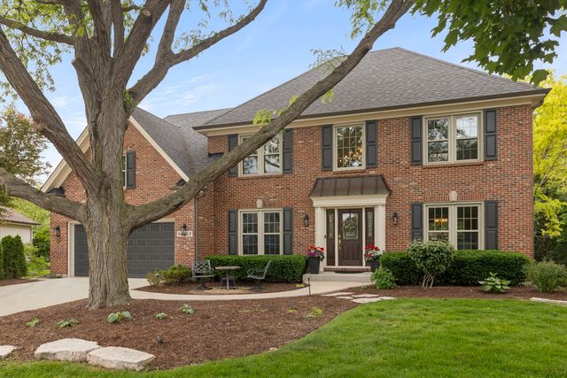 126 Stableford Drive, Glen Ellyn, IL 60137