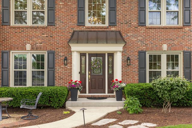 126 Stableford Drive, Glen Ellyn, IL 60137
