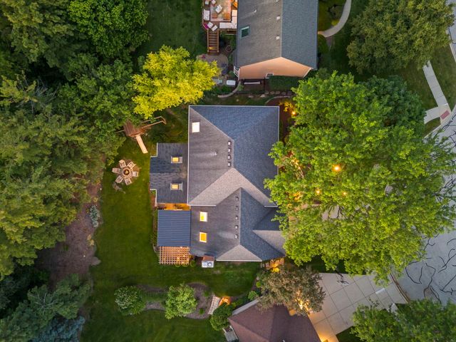 126 Stableford Drive, Glen Ellyn, IL 60137