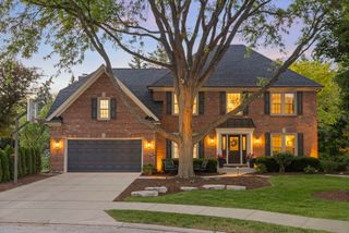 126 Stableford Drive, Glen Ellyn, IL 60137