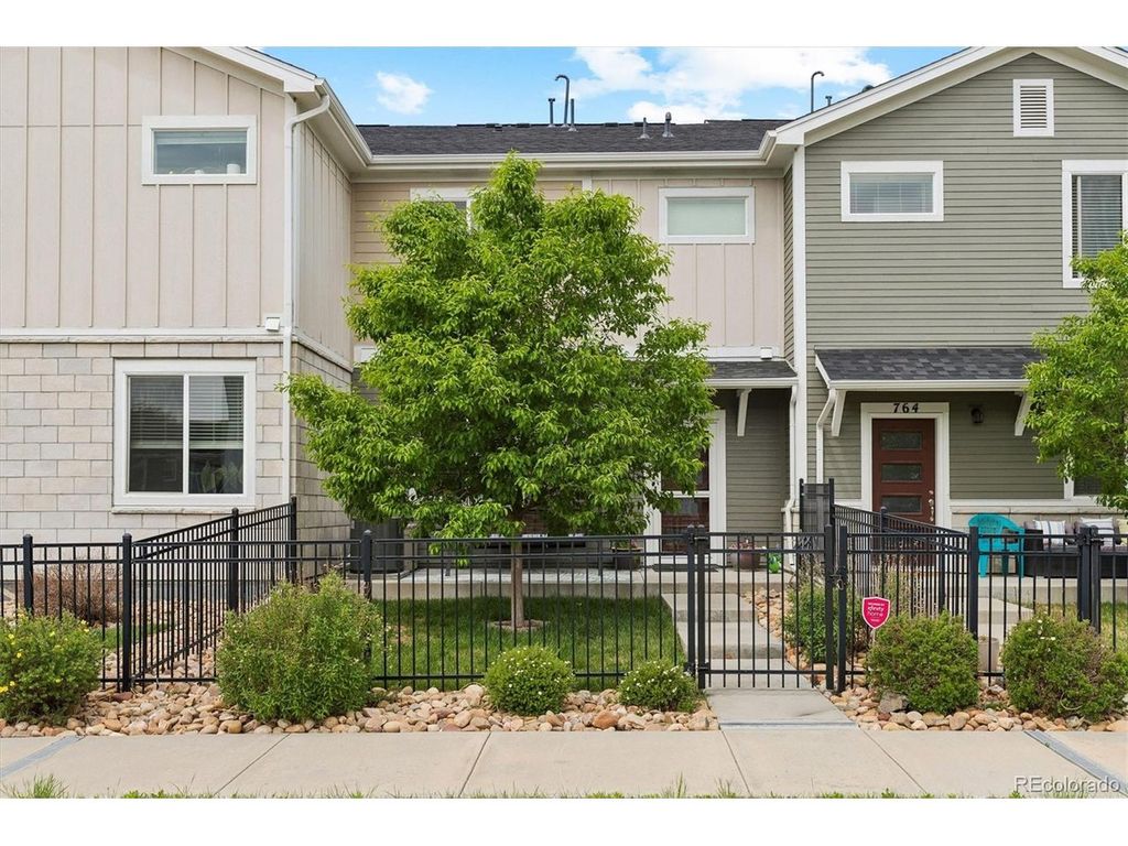 762 Stonebridge Dr, Longmont, CO 80503
