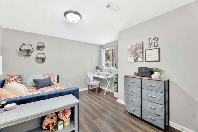 1395 N Hickory Creek Ct, Wichita, KS 67235