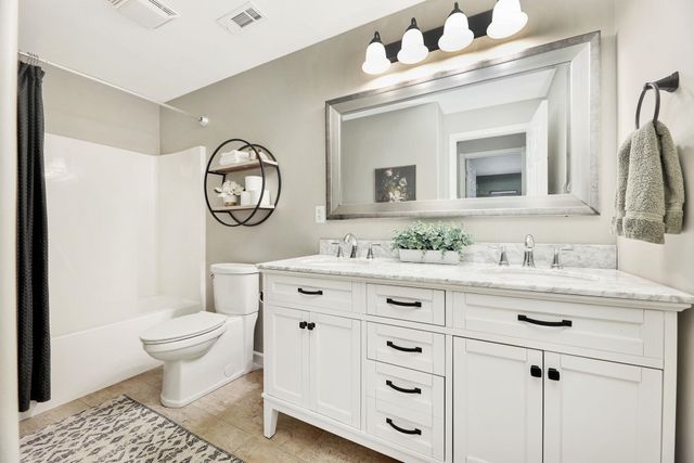 1395 N Hickory Creek Ct, Wichita, KS 67235