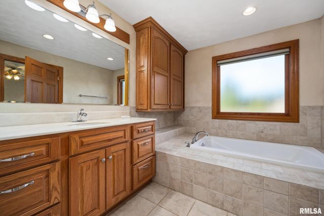 2727 ASPEN Court, Pekin, IL 61554