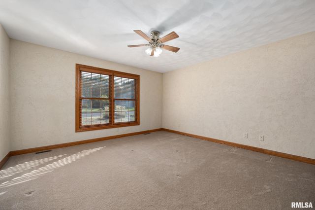 2727 ASPEN Court, Pekin, IL 61554