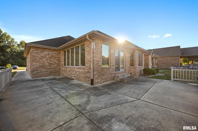 2727 ASPEN Court, Pekin, IL 61554