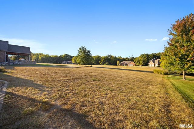 2727 ASPEN Court, Pekin, IL 61554