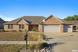 2727 ASPEN Court, Pekin, IL 61554