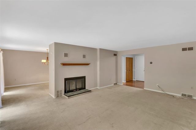 11 West St, West Deer, PA 15076