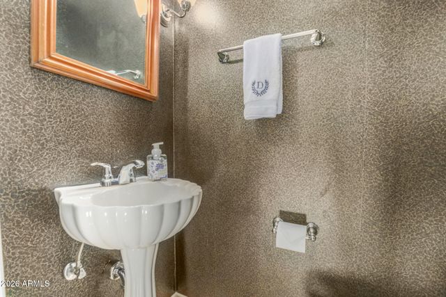 4800 E CLEARWATER Parkway, Paradise Valley, AZ 85253