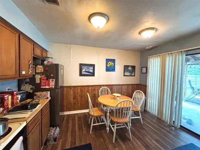 2306 Newbury Drive, Arlington, TX 76014