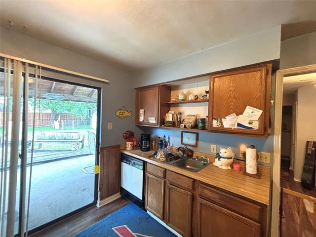 2306 Newbury Drive, Arlington, TX 76014
