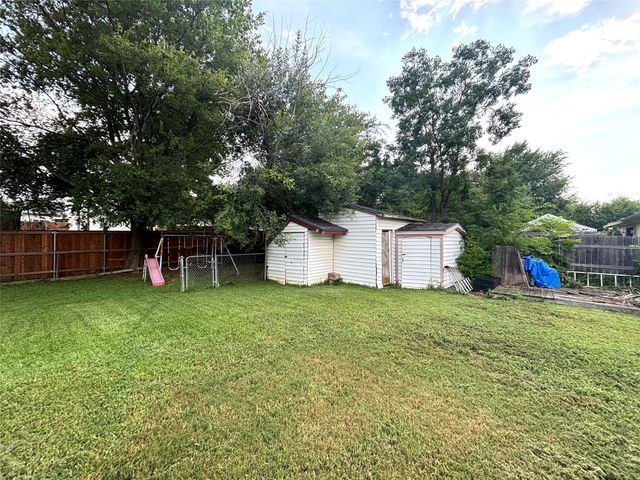 2306 Newbury Drive, Arlington, TX 76014