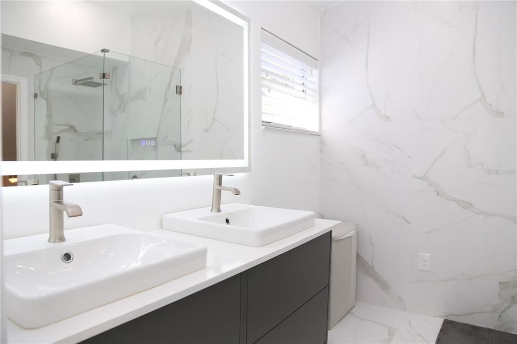 Image 11 of property listing at 15431 LAKE BELLA VISTA DRIVE, Tampa, FL 33625