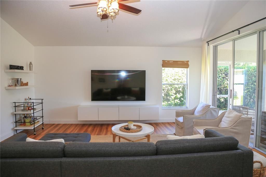 Image 14 of property listing at 15431 LAKE BELLA VISTA DRIVE, Tampa, FL 33625