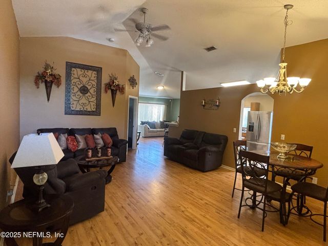 694 CHERRY BARK Drive N, Jacksonville, FL 32218