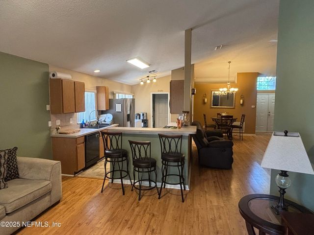 694 CHERRY BARK Drive N, Jacksonville, FL 32218