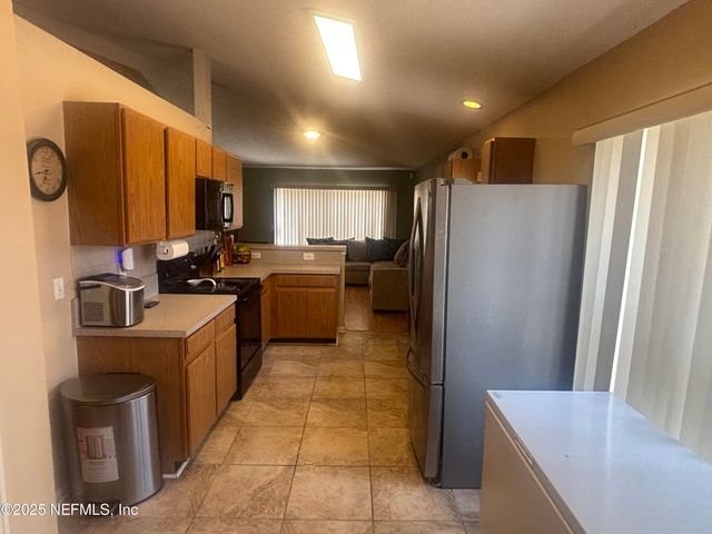 694 CHERRY BARK Drive N, Jacksonville, FL 32218