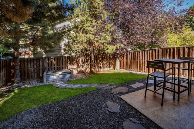 19548 Salmonberry Court, Bend, OR 97702