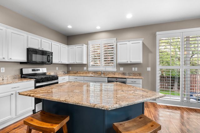 19548 Salmonberry Court, Bend, OR 97702