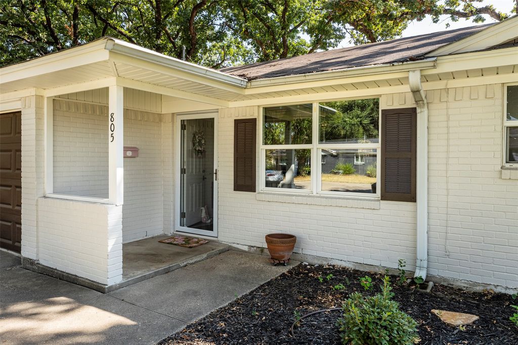 805 Clover Park Drive, Arlington, TX 76013 — photo 4