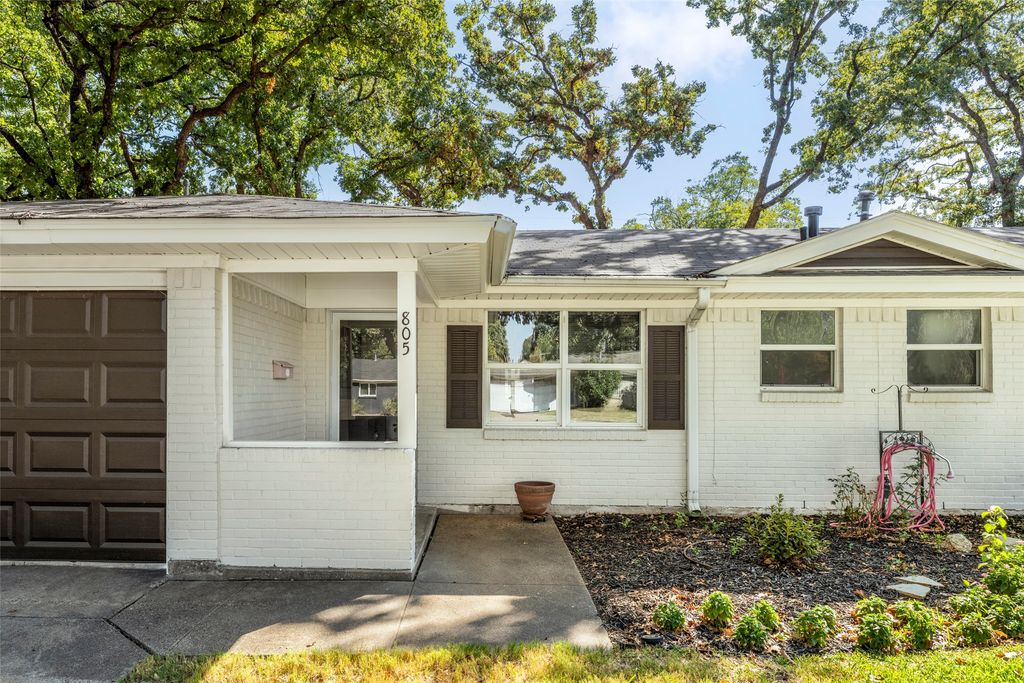 805 Clover Park Drive, Arlington, TX 76013 — photo 5